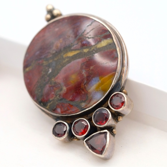 Stunner that shifts in LIGHT .925 Sterling Silver With 5 Garnet stones & Jasper - Picture 3 of 16